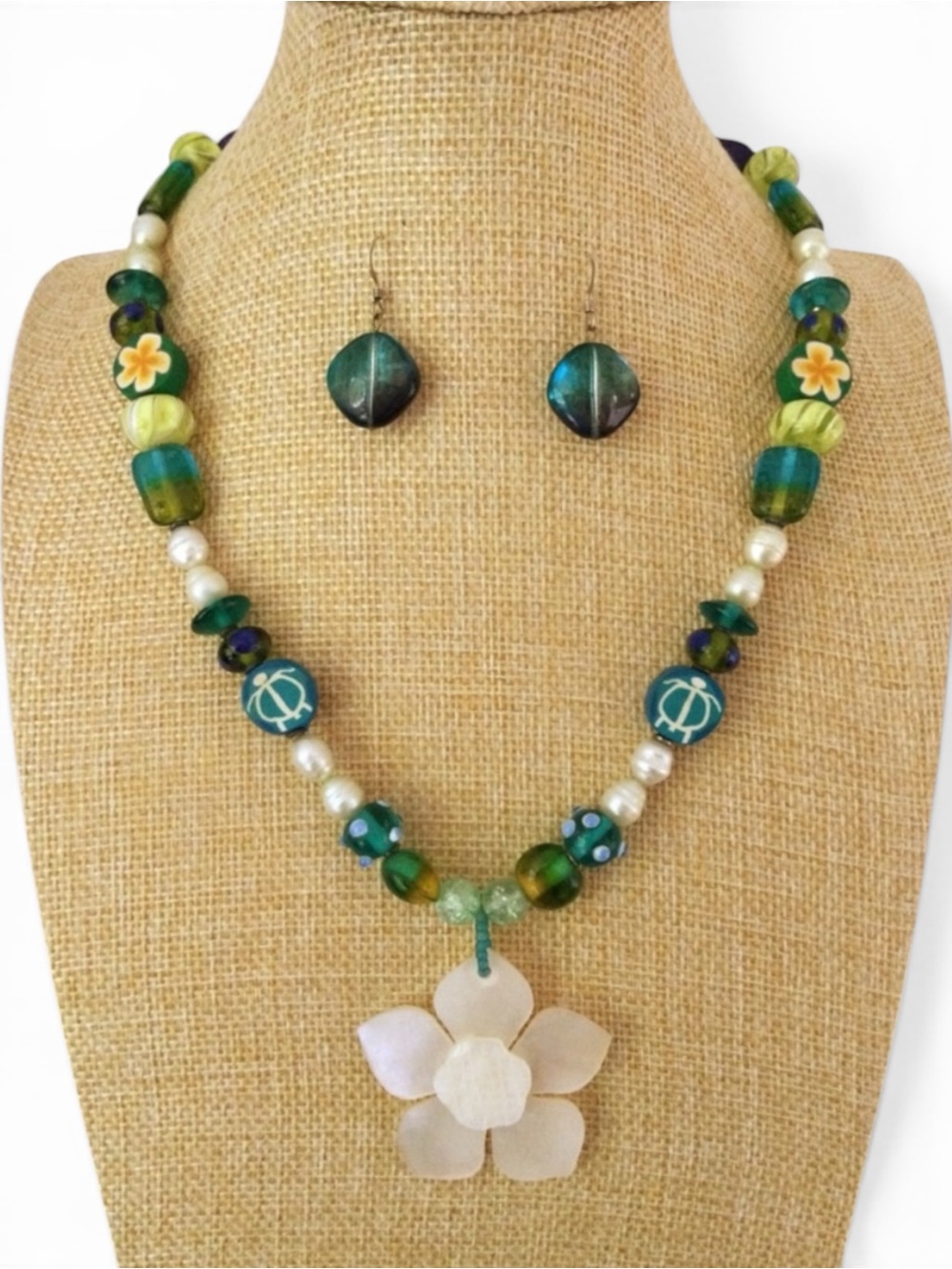 🎉HP🎉 Vtg Handcrafted MOP Floral Pendant Tropical Necklace - Pick Your Earrings - Picture 5 of 15